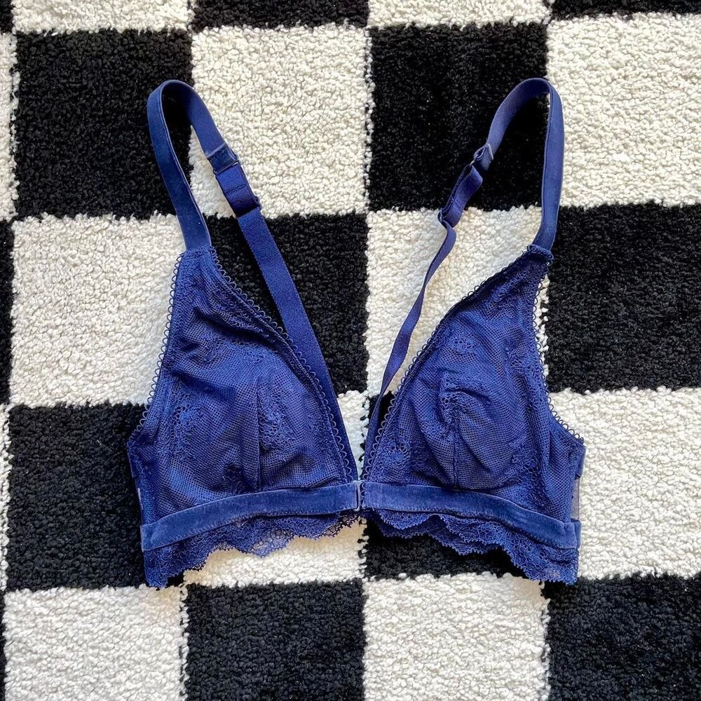 Victoria’s Secret Navy Blue Lace Bralette XS